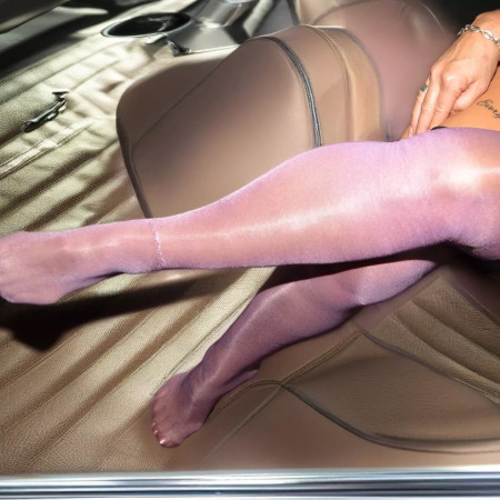 30den Sexy Straps Nylonstrümpfe Gr .S/M glänzend sehr seidig und ROBUST Lila